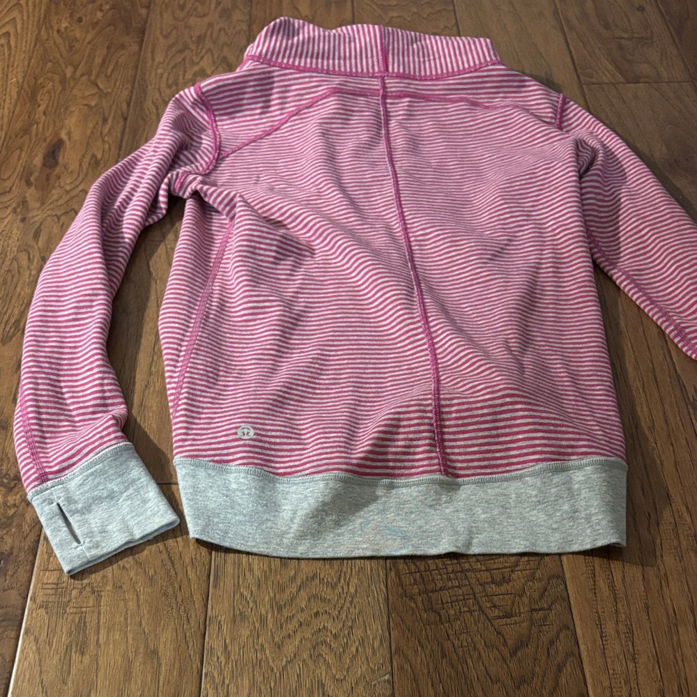 Lululemon in a Cinch REVERSAE Gray Quarter-Zip Pullover Cowl with Pink Accents - Picture 1 of 9